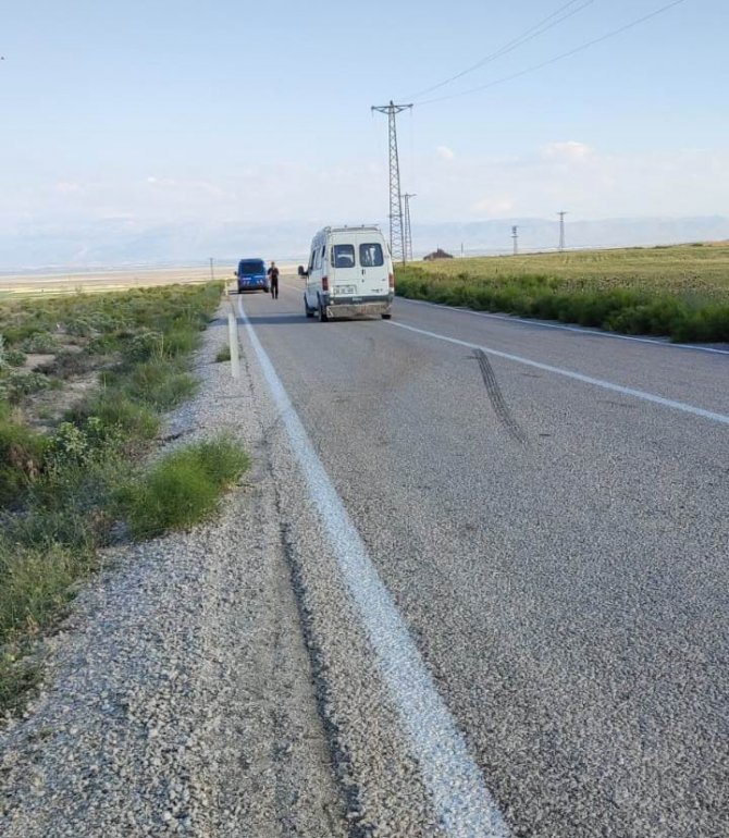 Konya'da araçtan inen çocuğa minibüs çarptı