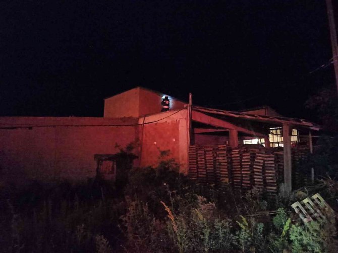 Konya'da marangozhanede yangın çıktı