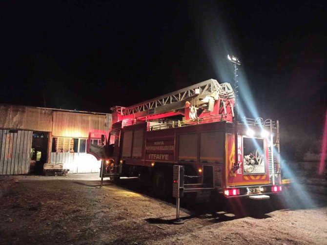 Konya'da marangozhanede yangın çıktı