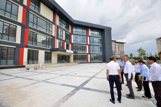 Meram’da 40 derslikli örnek okulun yapımı tamamlandı