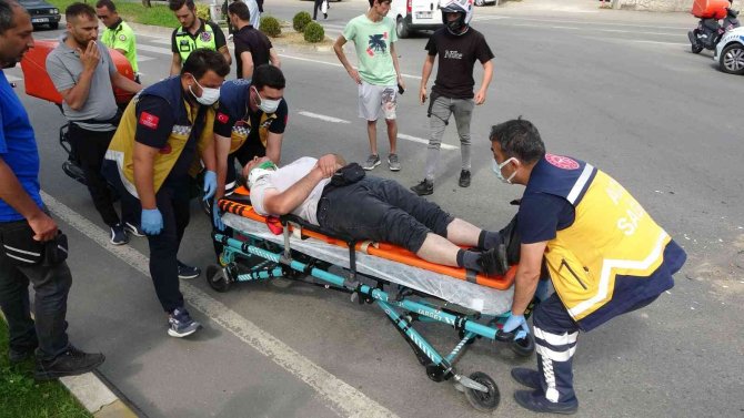 Motosiklet ile otomobil çarpıştı: 1 yaralı