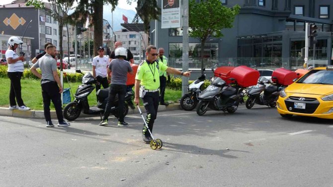 Motosiklet ile otomobil çarpıştı: 1 yaralı