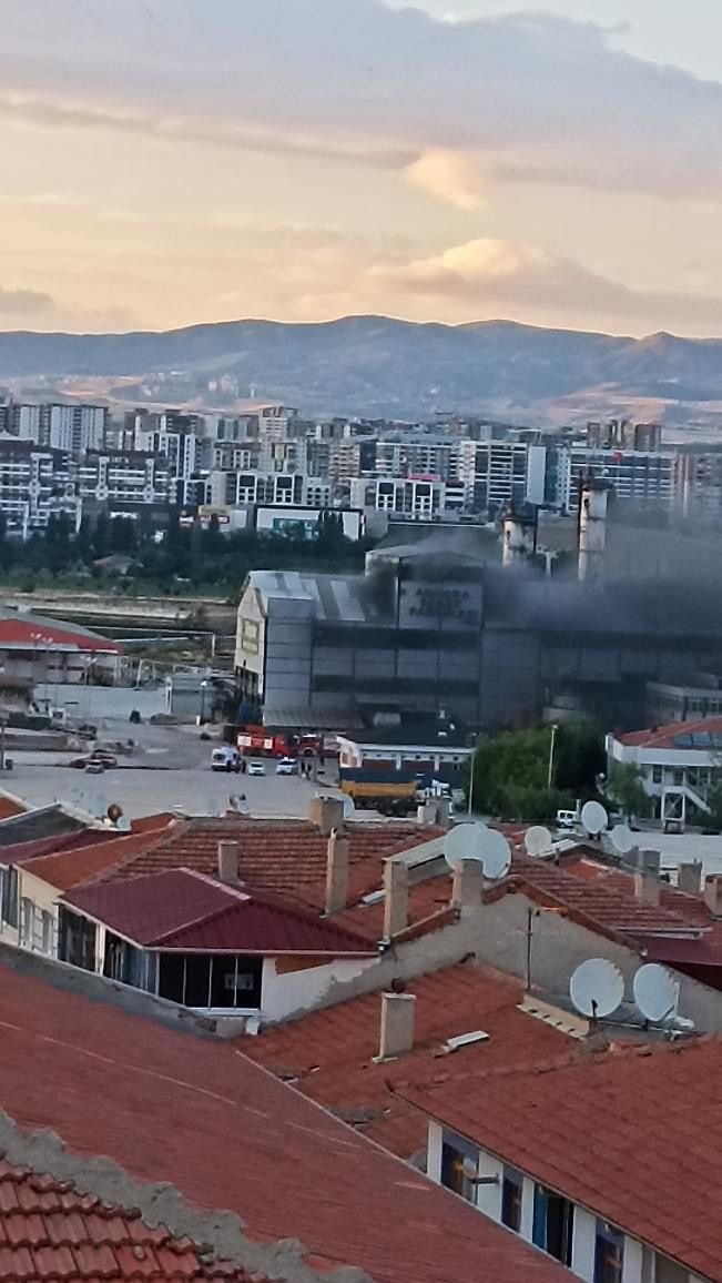 Şeker fabrikasında çıkan yangın korkuttu