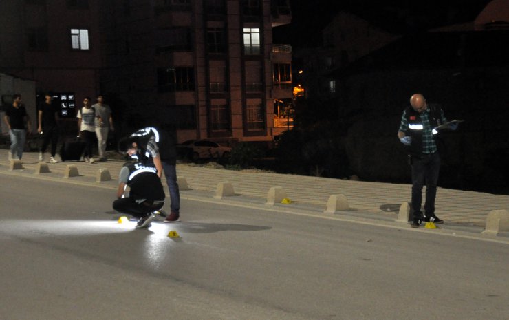 Seyir halindeki otomobile silahlı saldırı