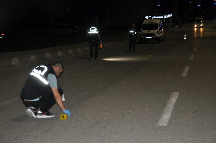 Seyir halindeki otomobile silahlı saldırı