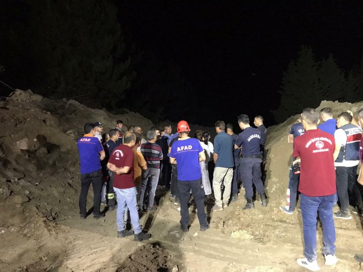 Su kanalındaki göçükte ölen 2 kişi toprağa verildi