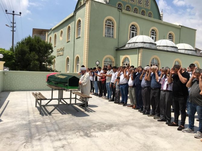 Takı kavgasında öldürülen kadın defnedildi