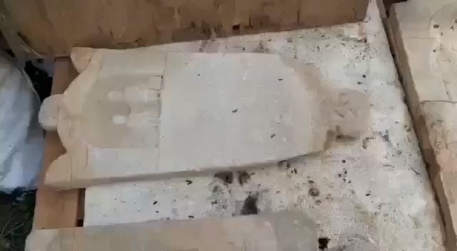 Tarihi mezar taşlarını satmak isterken yakalandı