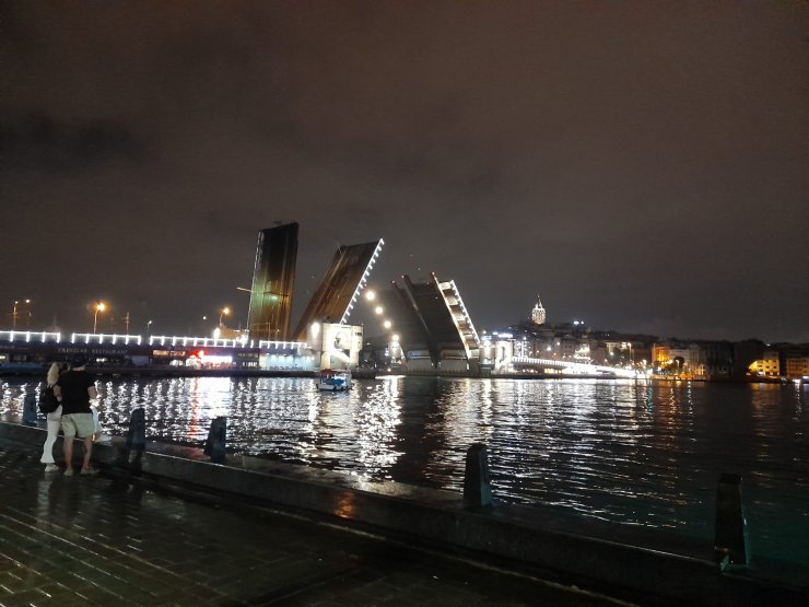 Yeni Galata Köprüsü ile Atatürk Köprüsü araç ve yaya trafiğine kapatıldı