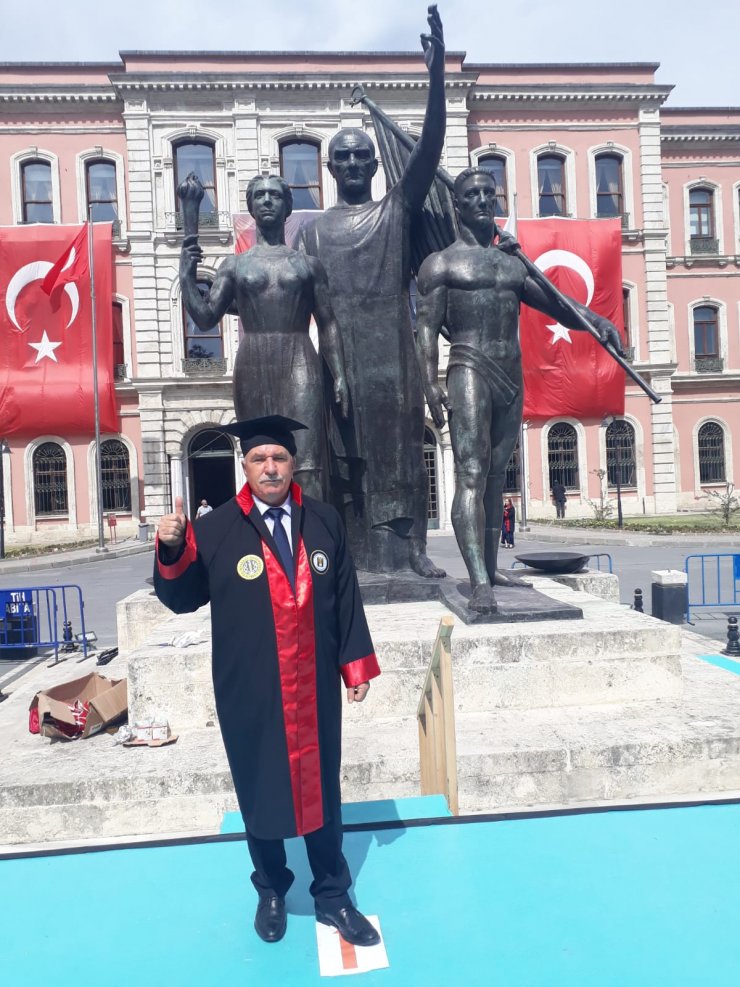 36 yıl öğretmenlik yaptı, 70 yaşında avukat oldu