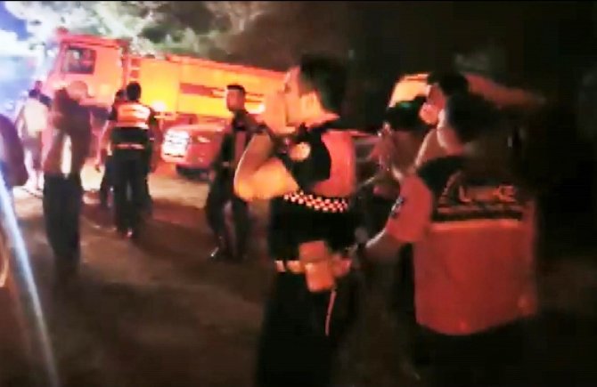 Alevlerin tehdit ettiği bölge tahliye edildi