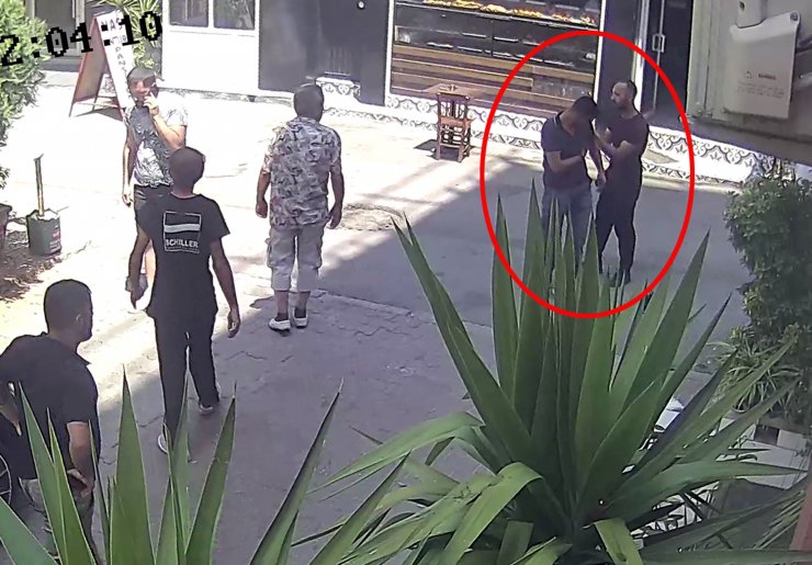 Bıçaklayıp, yarasına tampon yaptı