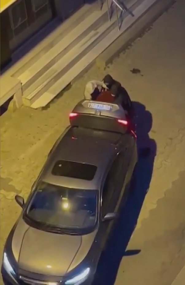 Çelik kasa hırsızlığı kamerada 