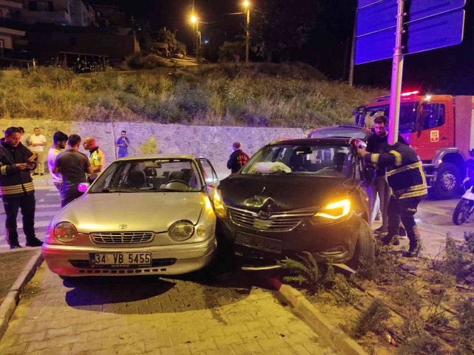 Geri manevra yapan otomobile başka bir otomobil çarptı: 1 yaralı