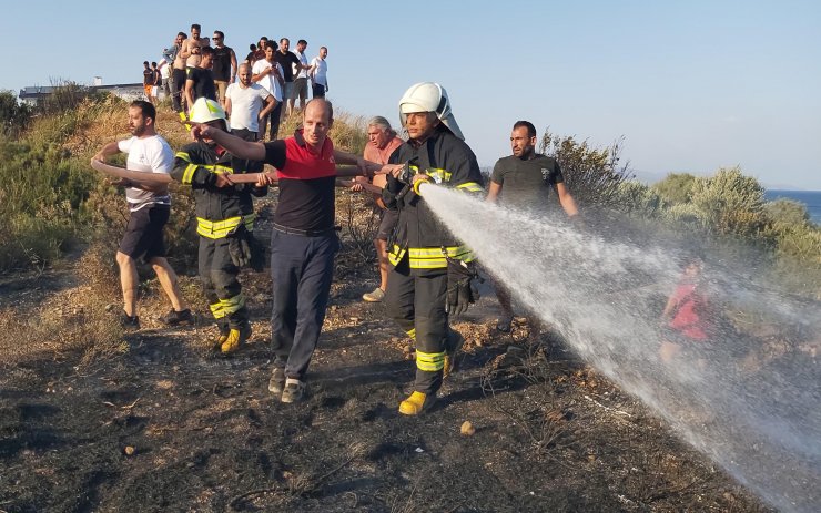 Otluk alanda çıkan yangın yerleşim yerine sıçramadan söndürüldü