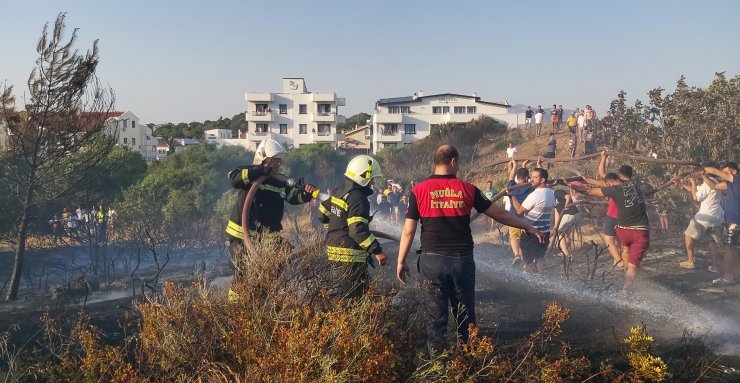 Otluk alanda çıkan yangın yerleşim yerine sıçramadan söndürüldü