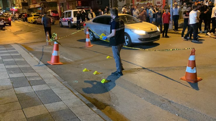 Oto galeriyi kurşunladılar: satılık araçlar ve galeri zarar gördü 