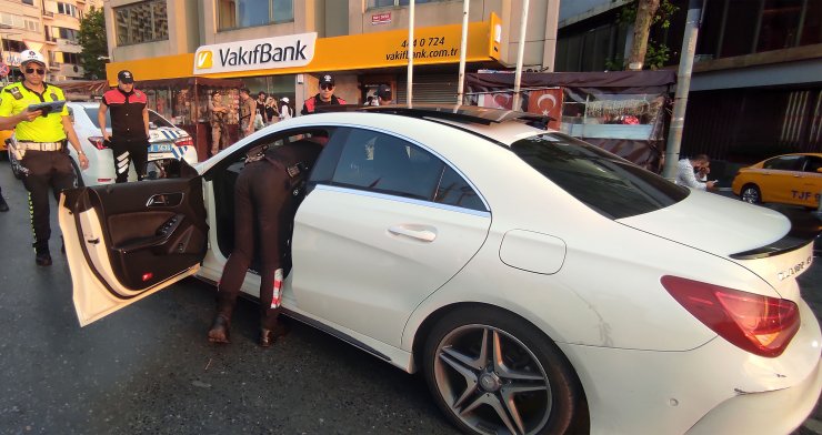 Polis denetiminde durdurulan takside uyuşturucu madde bulundu