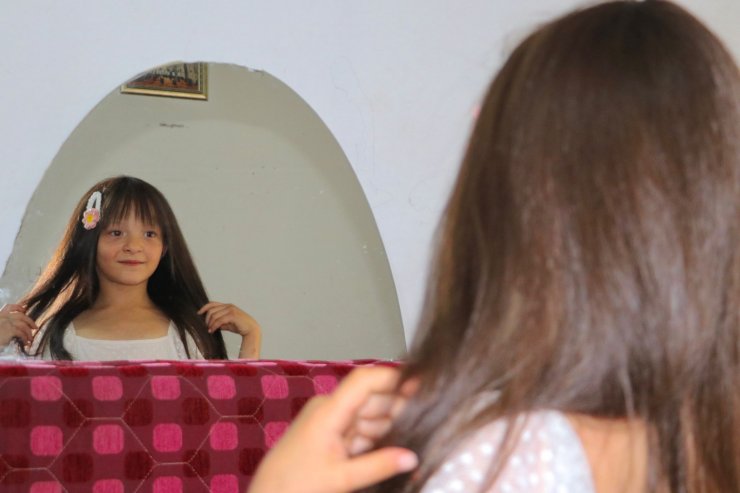 Saçı olmayan kız çocuklarına ücretsiz peruk