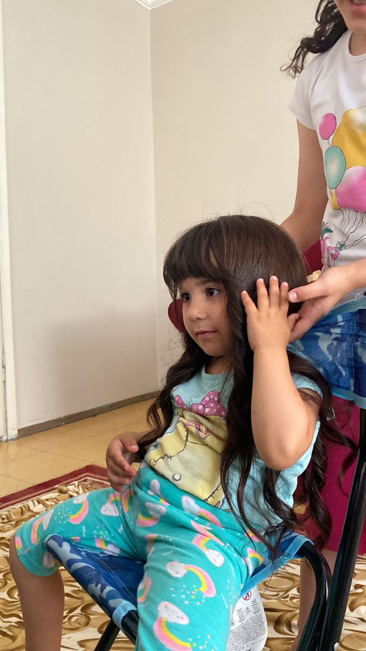 Saçı olmayan kız çocuklarına ücretsiz peruk