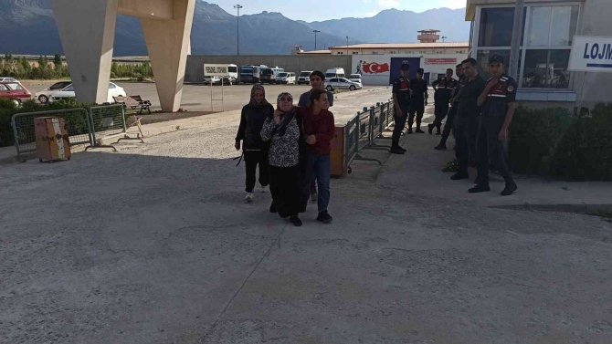 Şiddet uygulayan kocasının ölümüne neden olan Fatma Koç’un tahliye mutluluğu