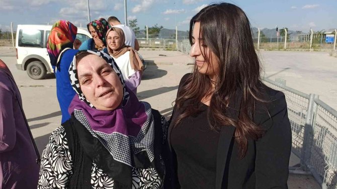 Şiddet uygulayan kocasının ölümüne neden olan Fatma Koç’un tahliye mutluluğu