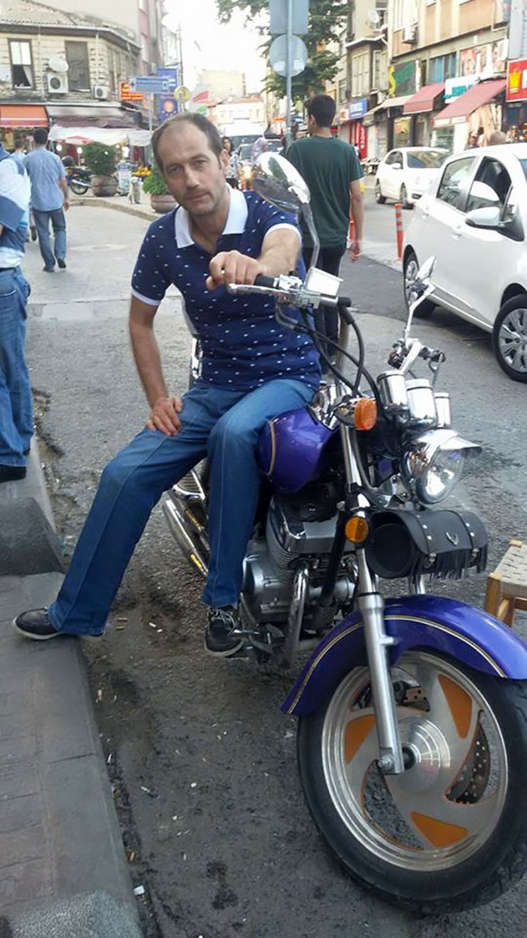 Uyardığı kişilerin arkadaşı tarafından kapısının önünde öldürüldü