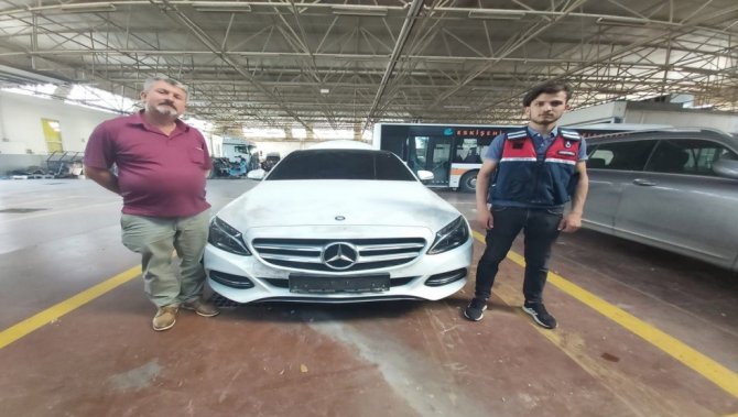1 milyon TL’lik çalıntı lüks otomobil jandarma tarafından bulundu