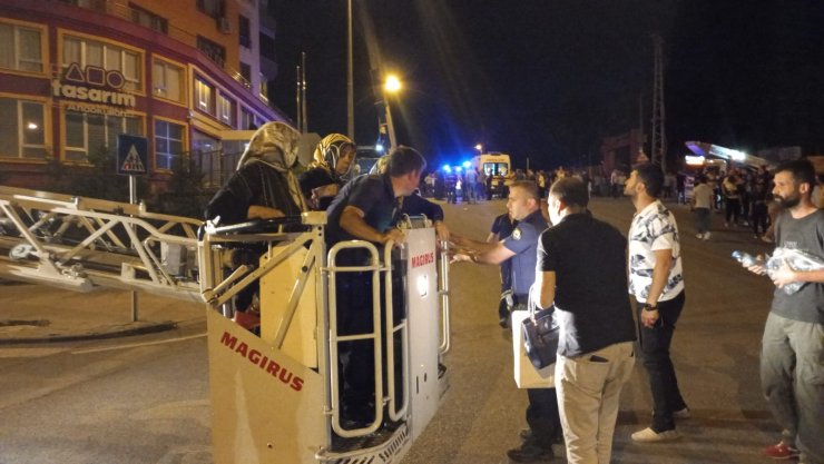 14 katlı apartmanda çıkan yangında çok sayıda bina sakini dumandan etkilendi