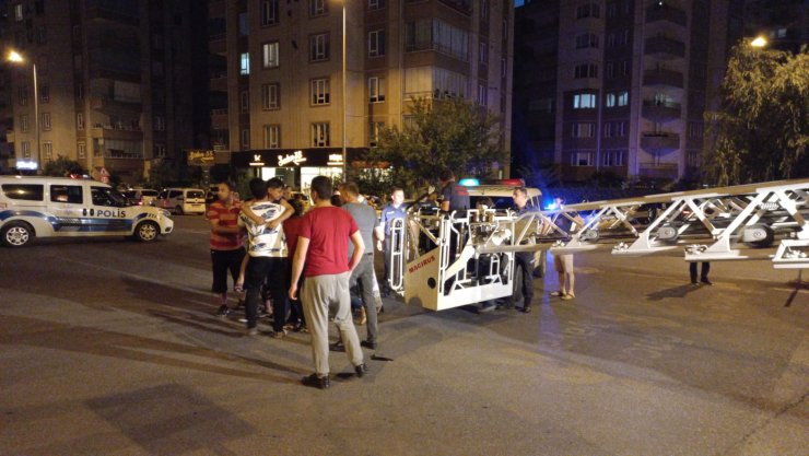 14 katlı apartmanda çıkan yangında çok sayıda bina sakini dumandan etkilendi