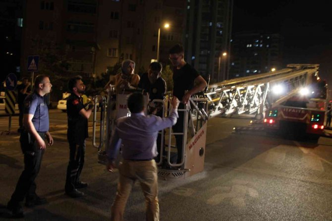 14 katlı binada yangın: 30 kişi tahliye edildi, 16 kişi hastanelik oldu