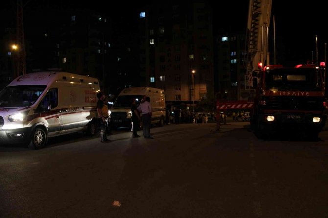 14 katlı binada yangın: 30 kişi tahliye edildi, 16 kişi hastanelik oldu