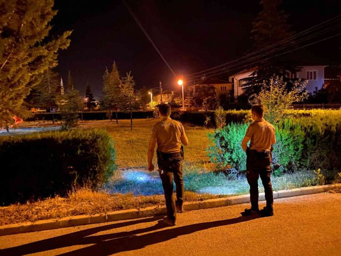 Alkol alıp çevreye rahatsızlık veren şahıslara idari işlem