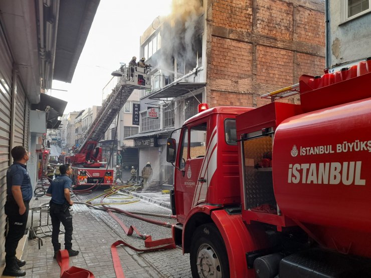 Ayakkabı imalathanesinde yangın çıktı
