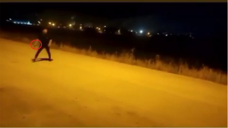 Birbirlerine ateş ettiler; kahkaha atarak kaydetti