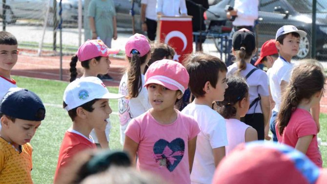 Çocuklar tatilde yaşıtları ile vakit geçirmeli