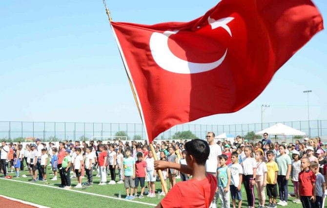 Çocuklar tatilde yaşıtları ile vakit geçirmeli