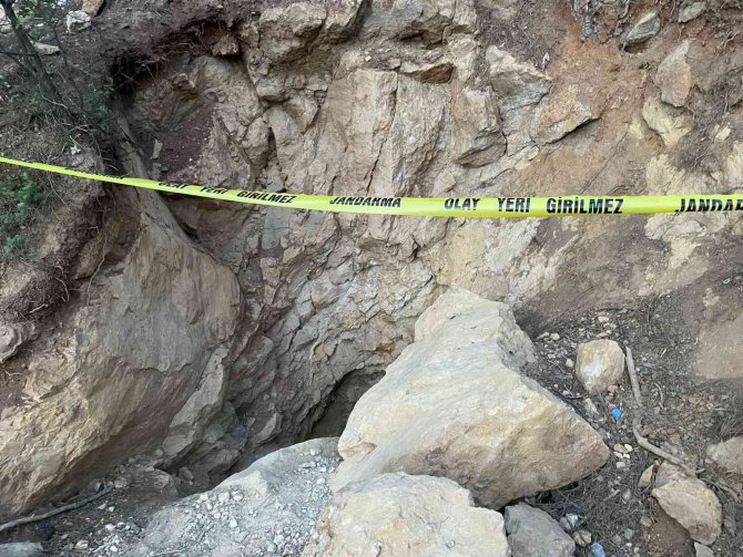 Define ararken canından oldu