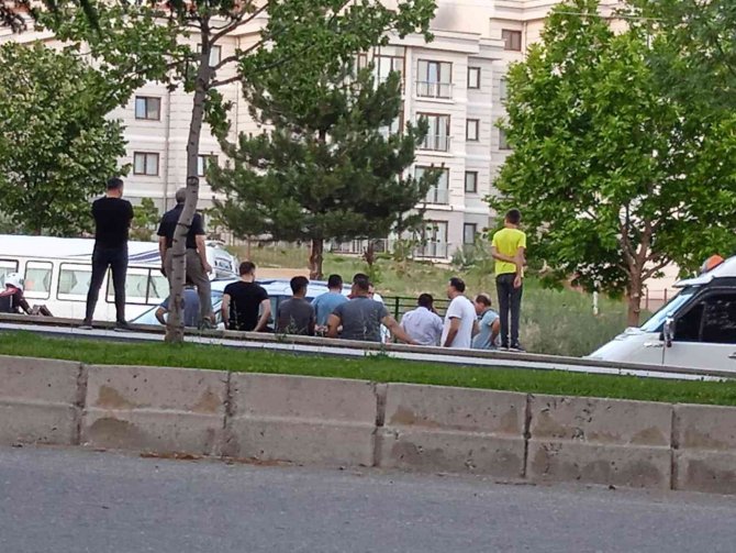 Dolmuşçuların yolcu alma meselesinden çıkan kavgada kan aktı