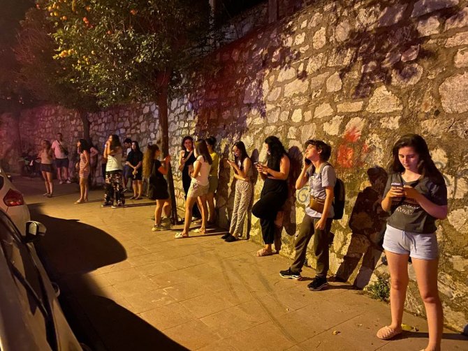 Kız öğrenci yurdunda yangın çıktı