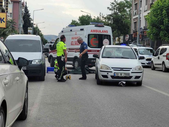 Otomobil ile çarpışan motosikletli hayatını kaybetti