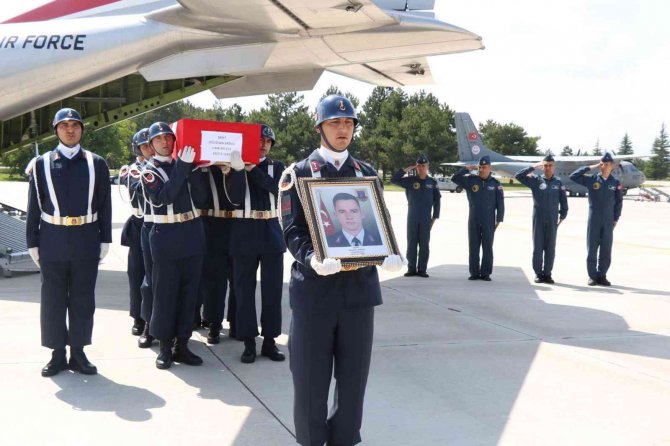 Şehit Jandarma Astsubay Arduç’un naaşı Eskişehir’e ulaştı