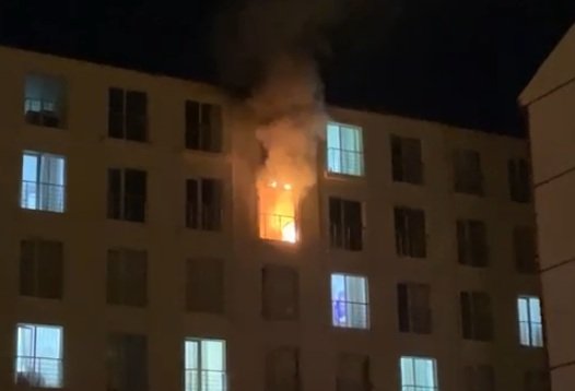 Yangında 5'inci kattan atladı, ağır yaralandı