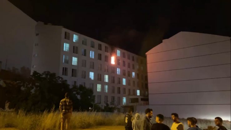 Yangında 5'inci kattan atladı, ağır yaralandı