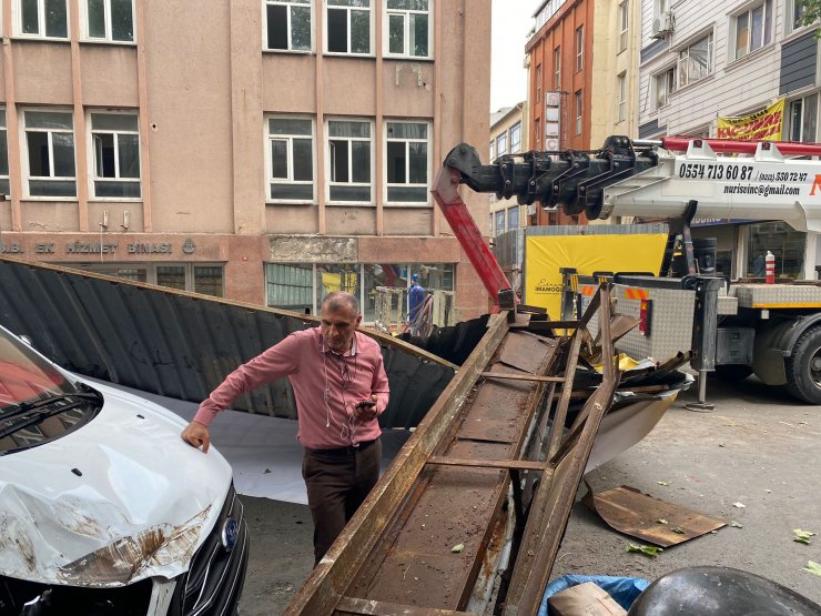 Yıkılan binadan demir parça düştü: bir kişi yaralandı