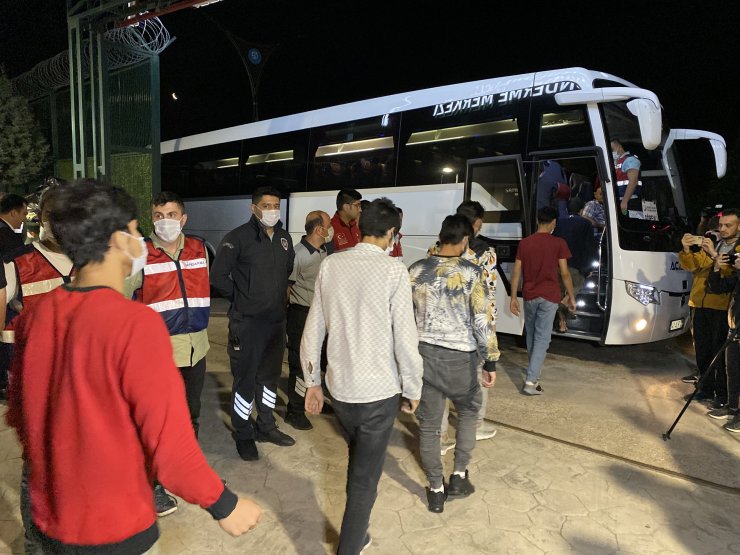 136 düzensiz göçmen ülkesine gönderildi