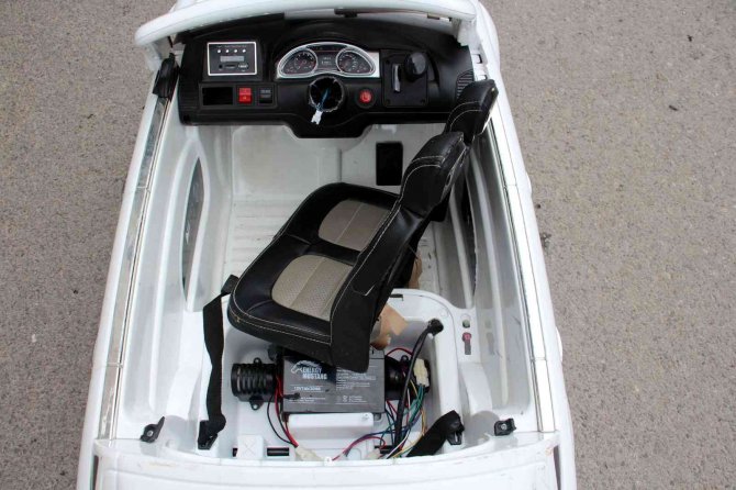 Akülü araba hırsızı yakayı ele verdi