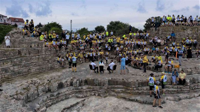 Bisiklet festivalinde gelinlik ve damatlıkla ön safta pedal çevirdiler