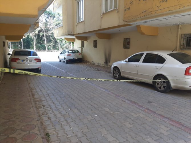 Daireye girmeye çalışırken 5. kattan düşen şahıs öldü