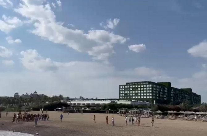 Deniz paraşütünde havada askıda kaldılar